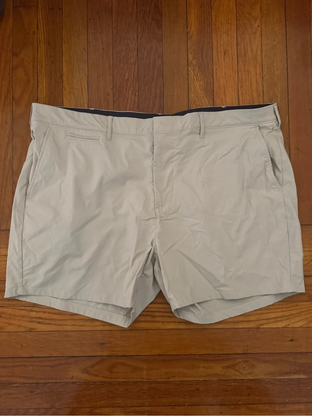 J Crew 5'' tech short size 42 - Picture 2 of 4